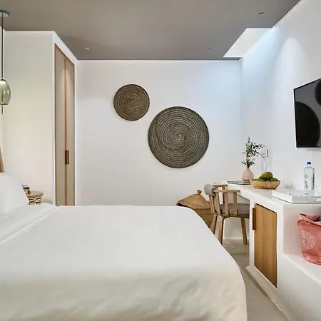 Adorno And Hotel 4*