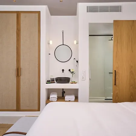 Adorno And Hotel 4*